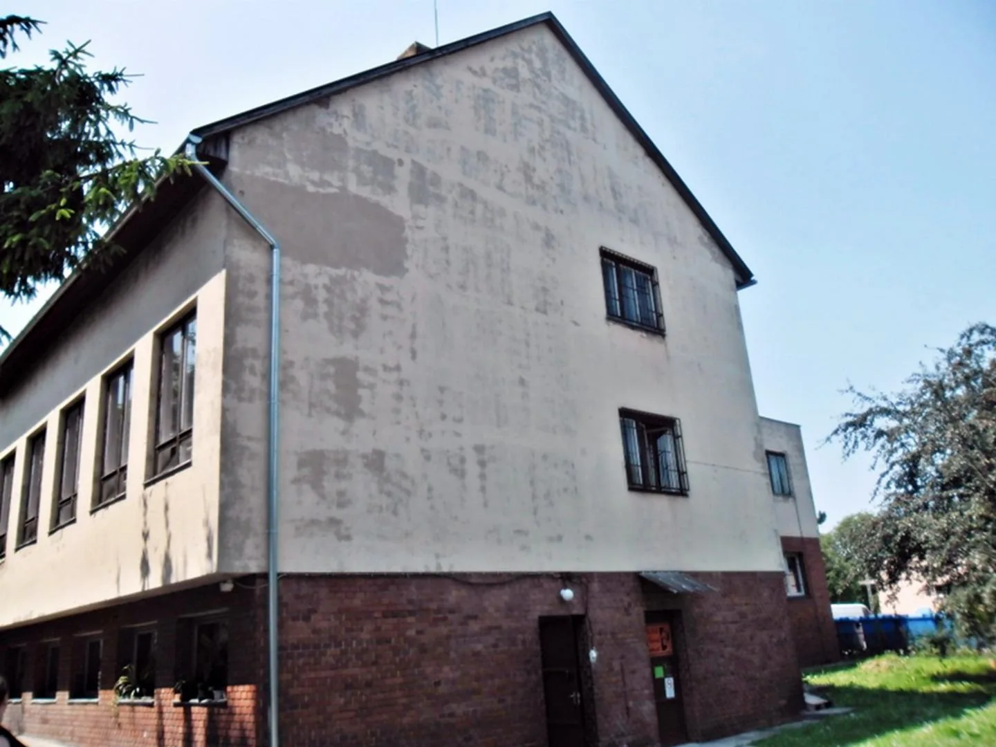 Hivatalfelújítás előtte